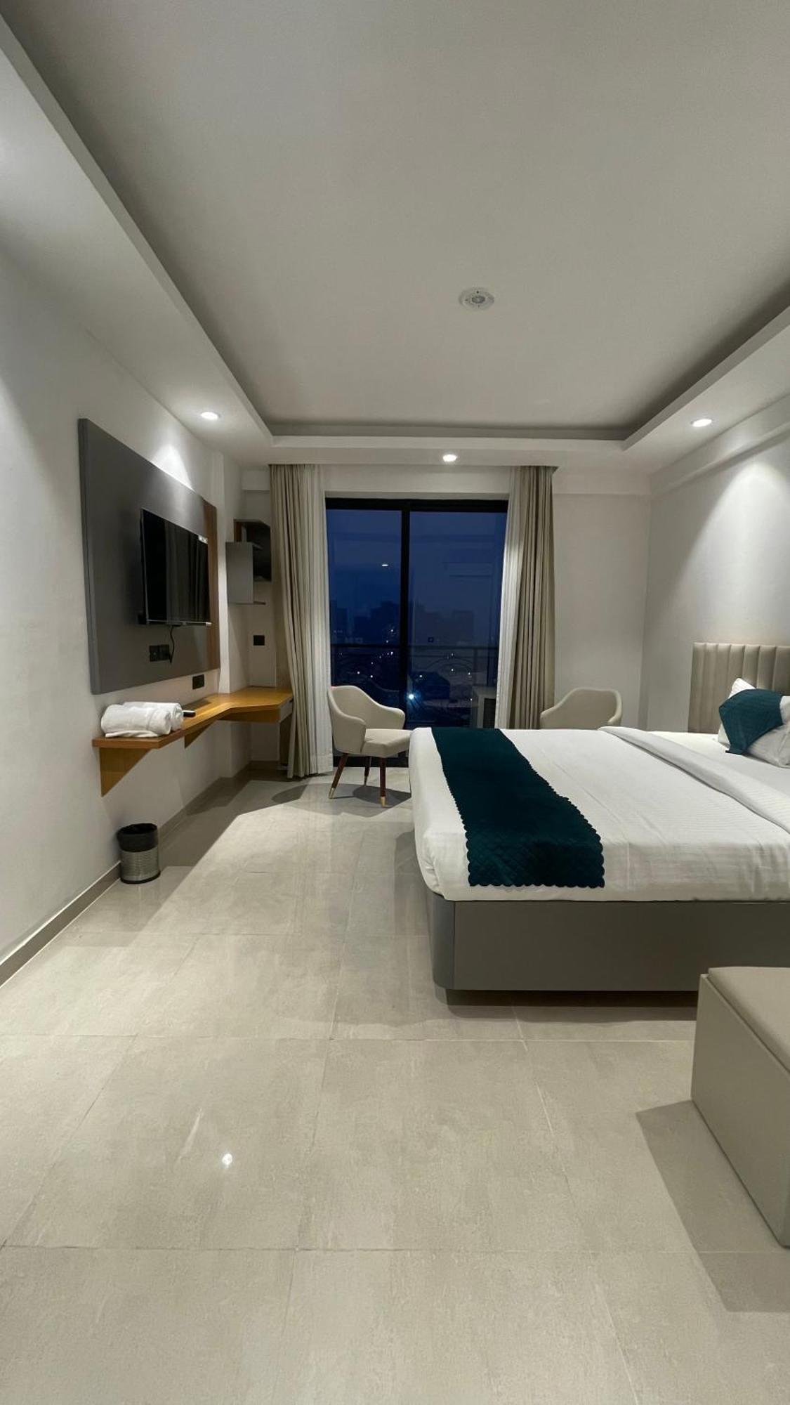 Hotel Maple Tree - Near Ekana Cricket Stadium - Лакнау Екстериор снимка