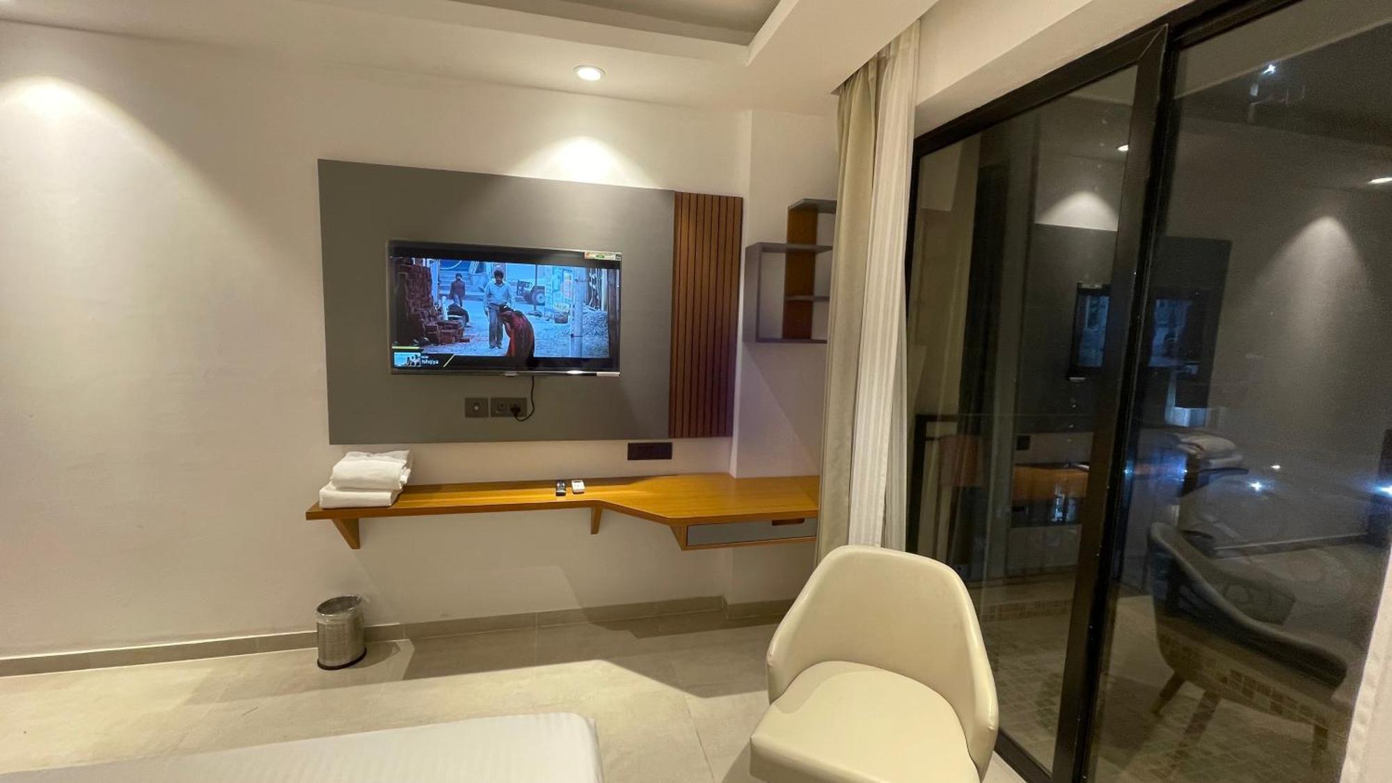 Hotel Maple Tree - Near Ekana Cricket Stadium - Лакнау Екстериор снимка