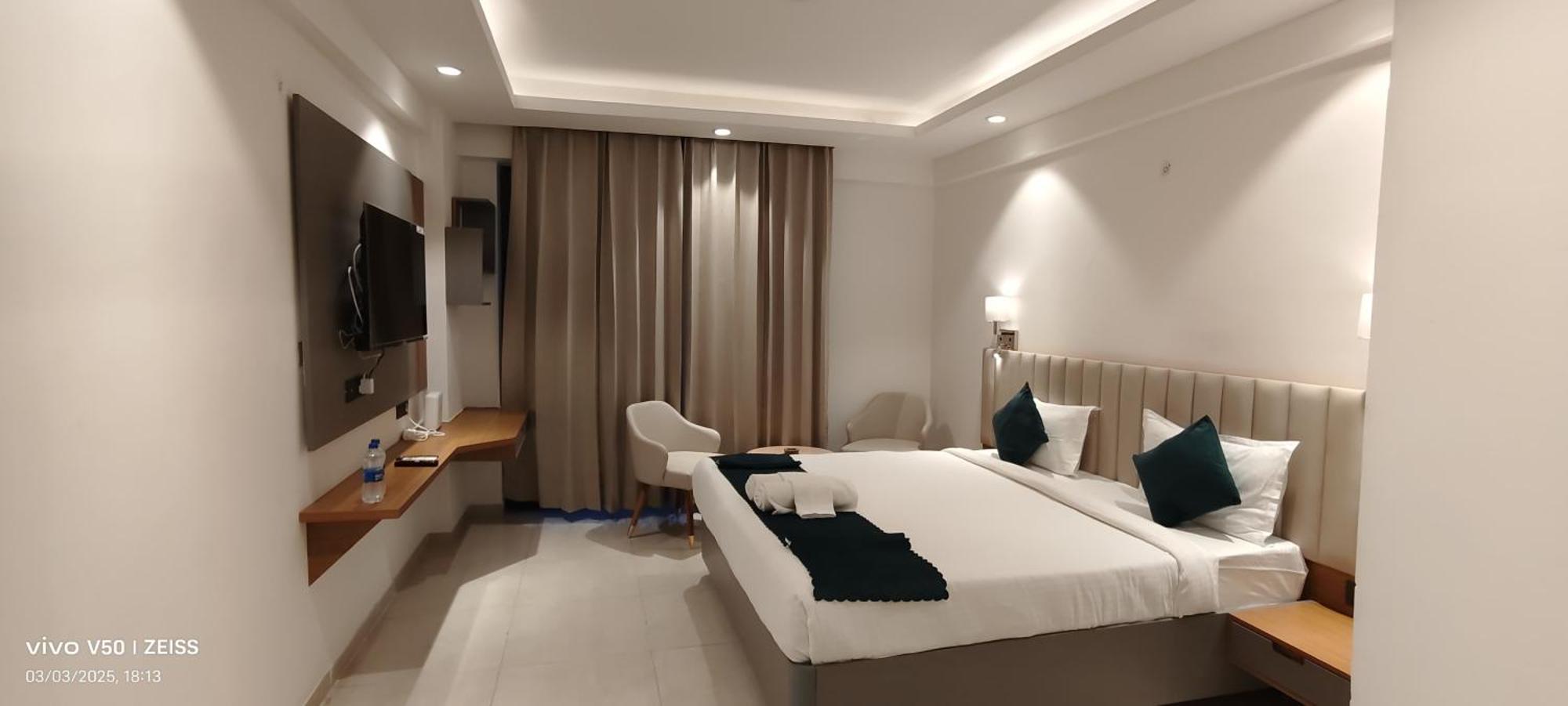 Hotel Maple Tree - Near Ekana Cricket Stadium - Лакнау Екстериор снимка