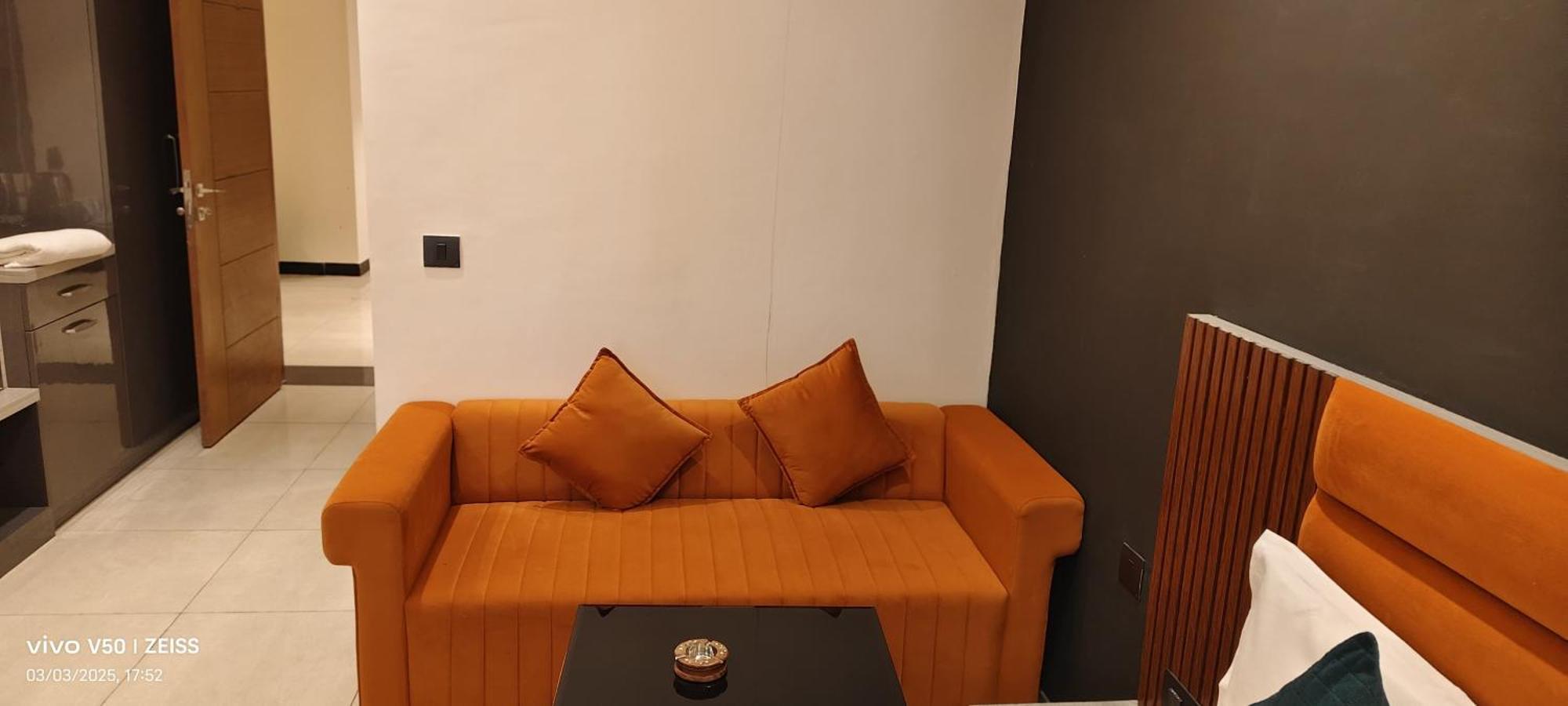 Hotel Maple Tree - Near Ekana Cricket Stadium - Лакнау Екстериор снимка