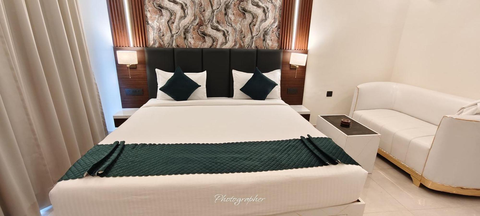 Hotel Maple Tree - Near Ekana Cricket Stadium - Лакнау Екстериор снимка