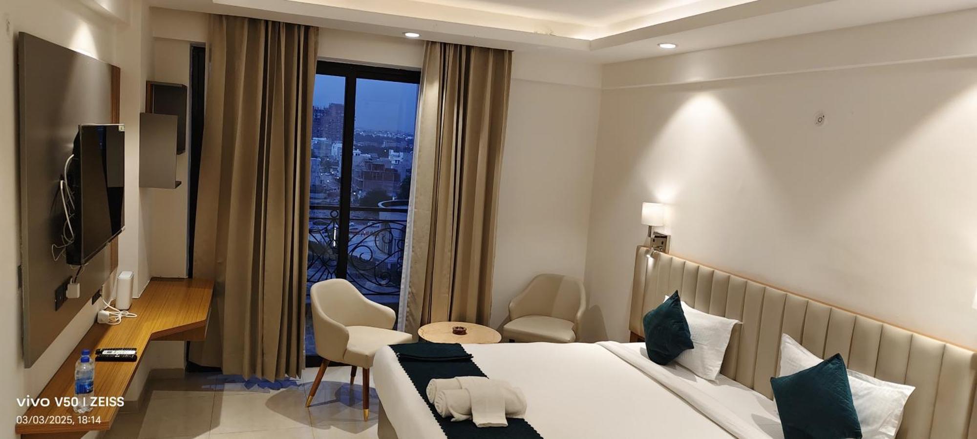 Hotel Maple Tree - Near Ekana Cricket Stadium - Лакнау Екстериор снимка