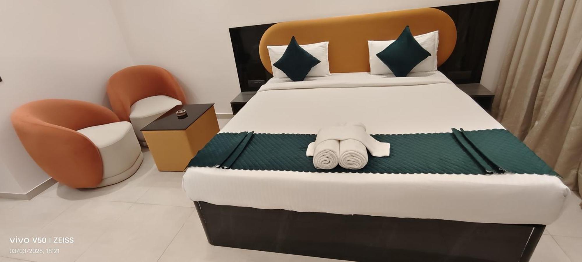 Hotel Maple Tree - Near Ekana Cricket Stadium - Лакнау Екстериор снимка