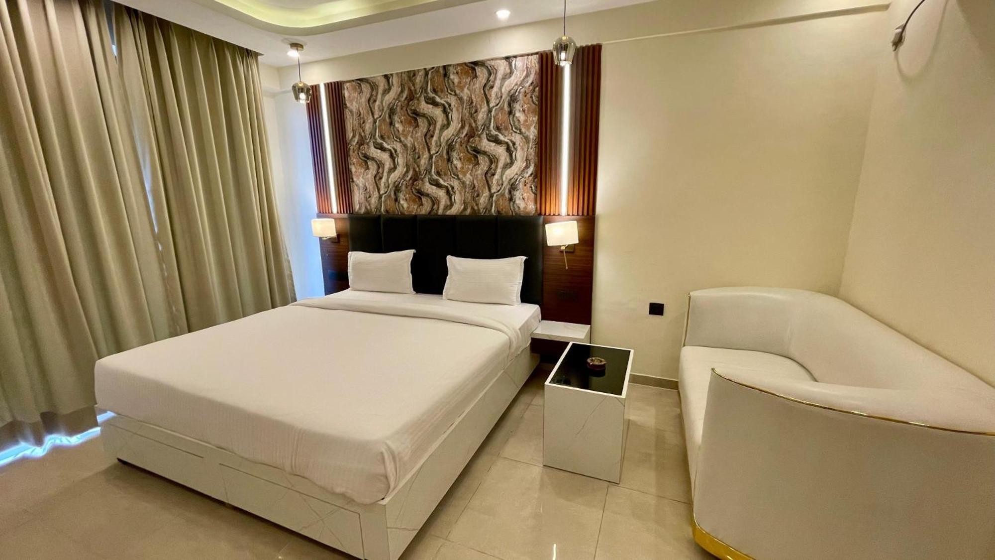 Hotel Maple Tree - Near Ekana Cricket Stadium - Лакнау Екстериор снимка