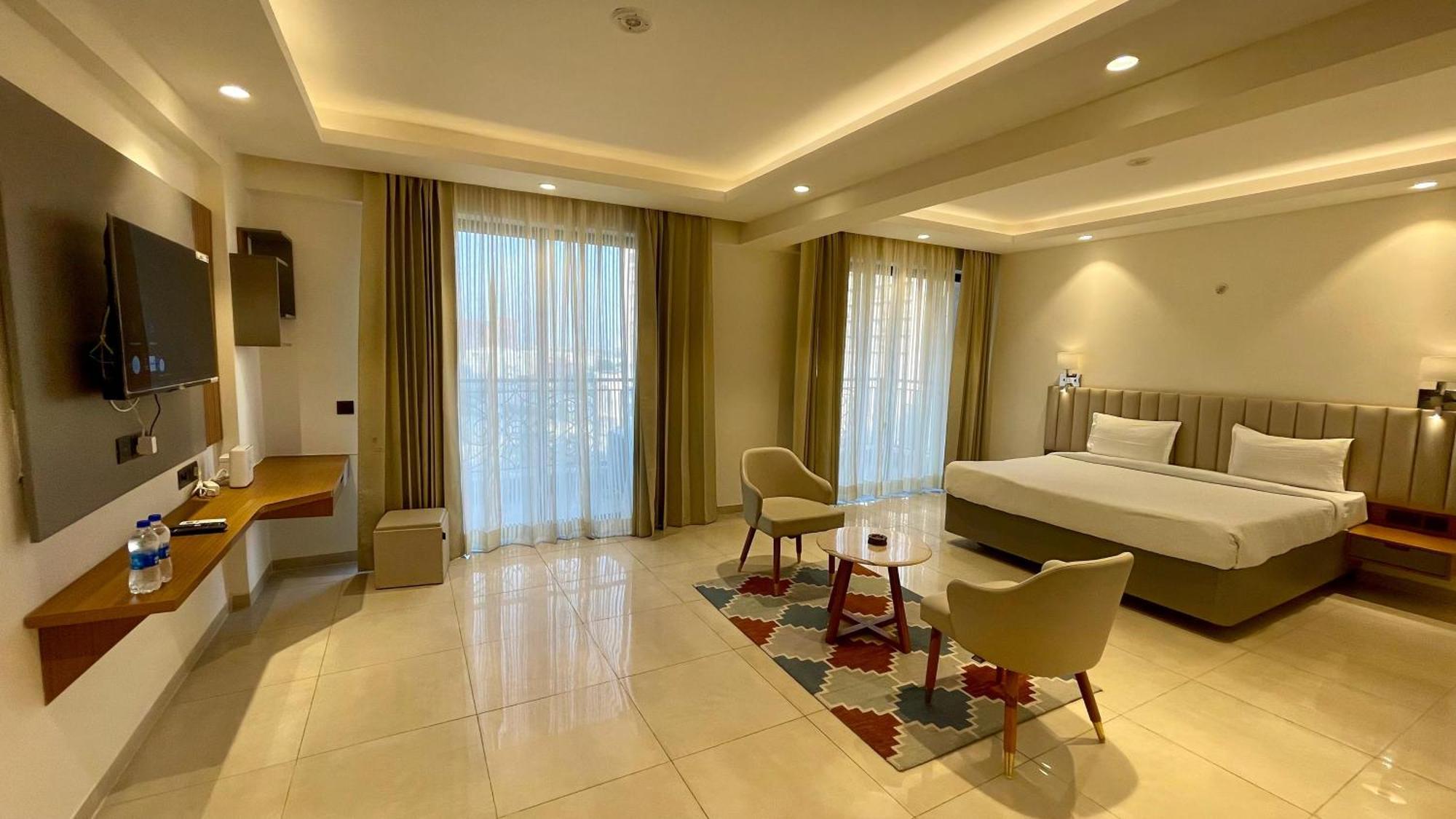Hotel Maple Tree - Near Ekana Cricket Stadium - Лакнау Екстериор снимка